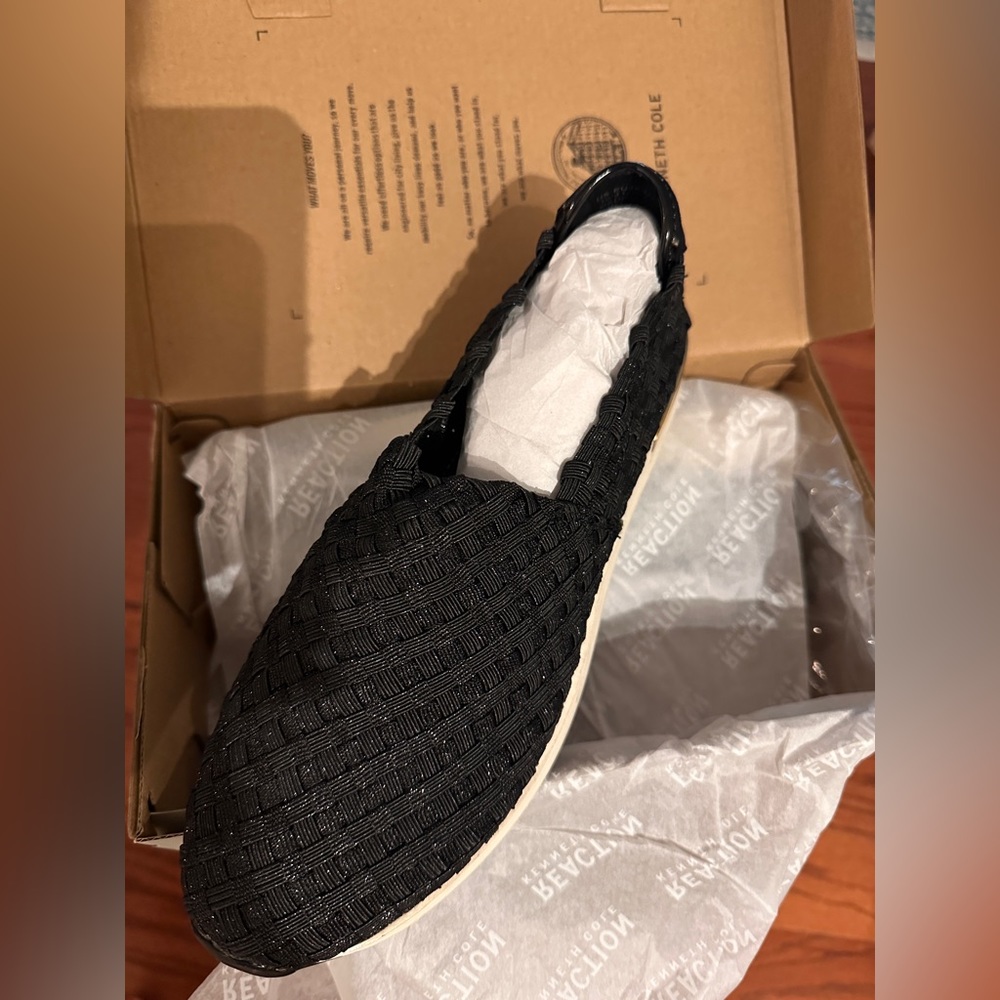 New Kenneth Cole reaction, comfortable slip on shoe with sparkle size 10 - Picture 2 of 3